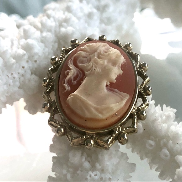 Vintage Jewelry - Estate Cameo Brooch